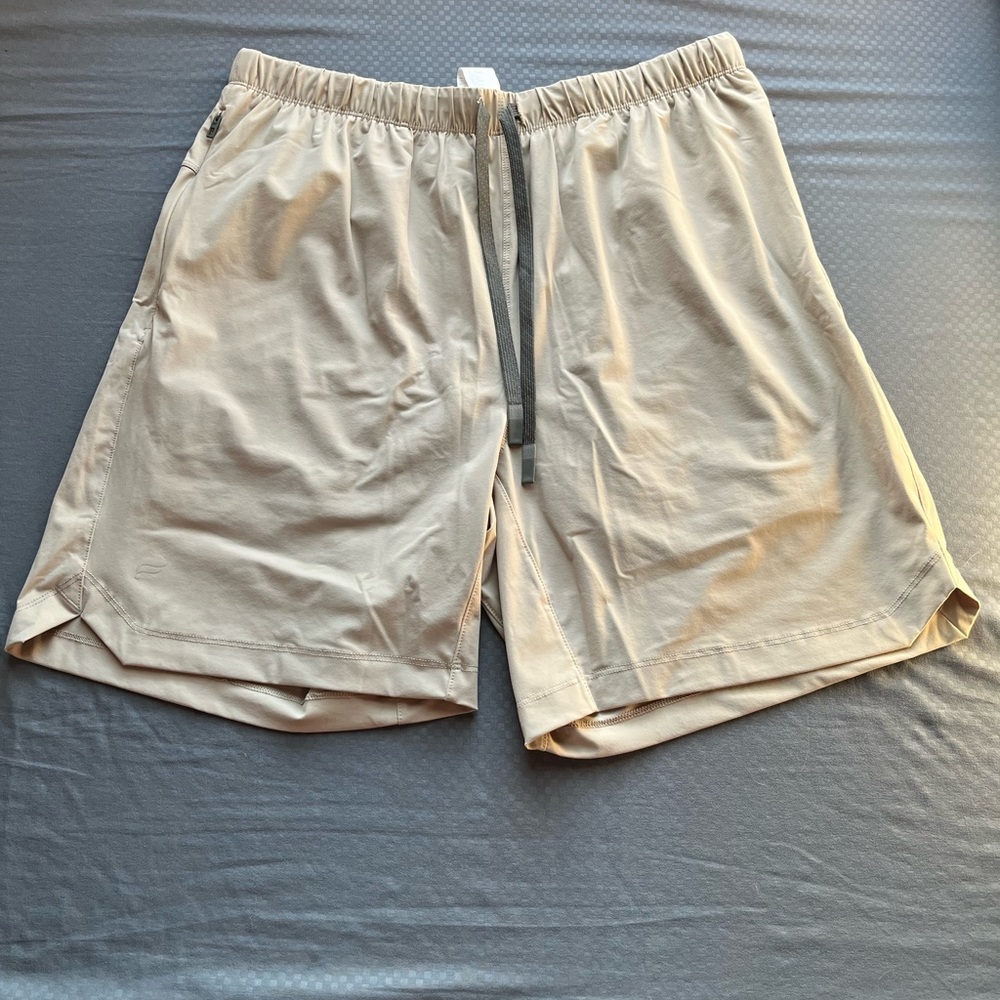 Fabletics Sportwear Short ( The one short
-Lined) Brutalist Khaki